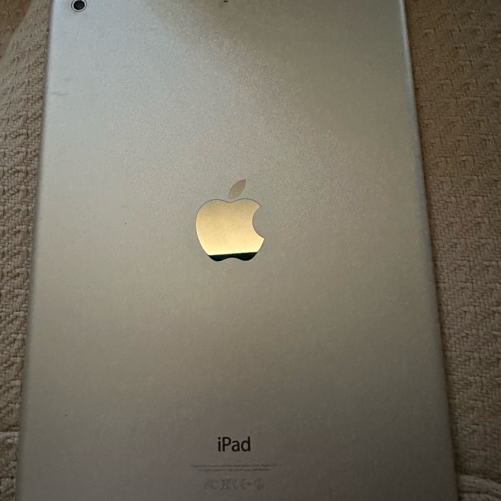 iPad Air 1st gen, silver
